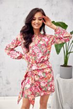Robe fleurie courte avec manches longues